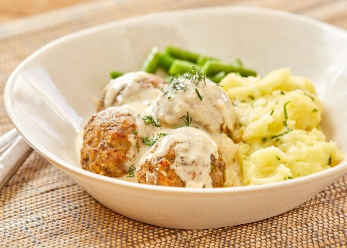 Swedish meatballs w mash